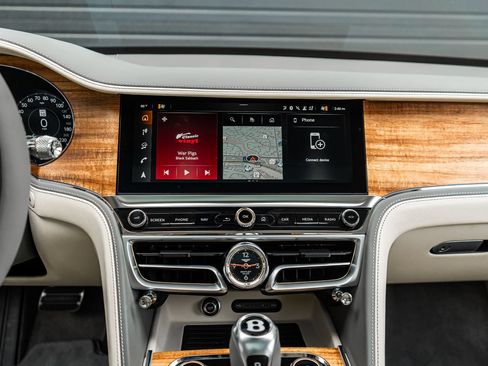 Certified 2026 Bentley Flying Spur Plug-In Hybrid AWD/4WD image 32