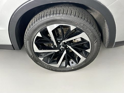 Used 2023 Mitsubishi Outlander SE image 11