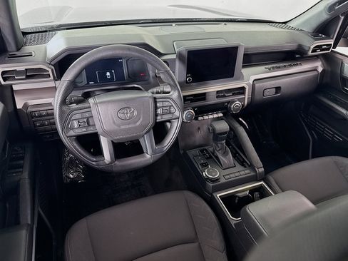 Certified 2025 Toyota Tacoma SR5 AWD/4WD image 18
