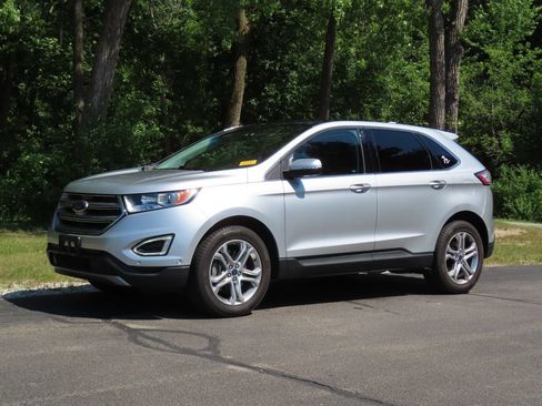 Used 2016 Ford Edge Titanium w/ Equipment Group 302A AWD/4WD image 9