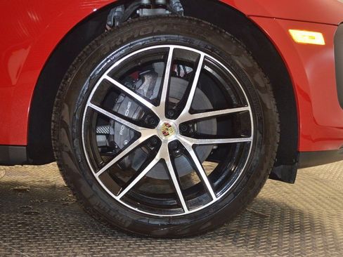 Certified 2025 Porsche Macan image 16