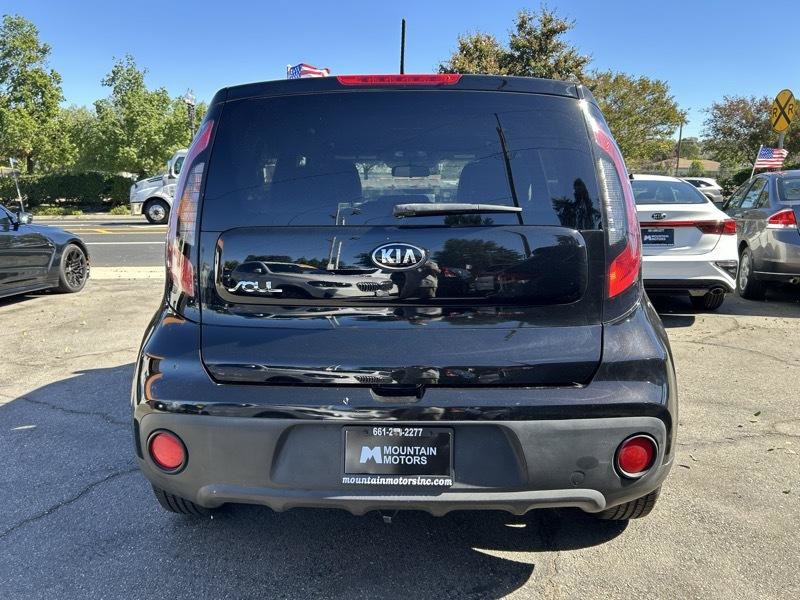 Used 2017 Kia Soul FWD image 4