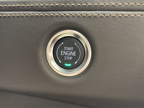 New 2025 Cadillac Escalade ESV Premium Luxury image 28