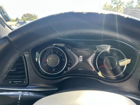 Used 2015 Dodge Challenger SXT w/ Driver Convenience Group image 9