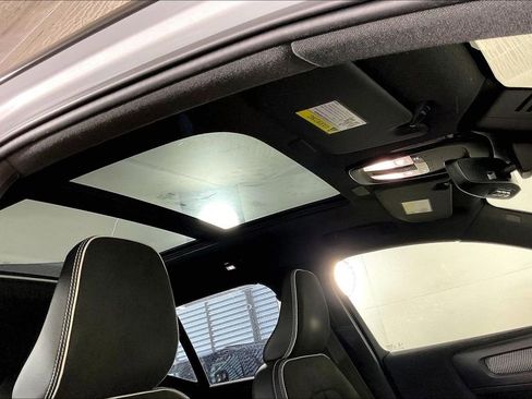 Used 2022 Volvo XC40 P8 Recharge Plus AWD/4WD image 29