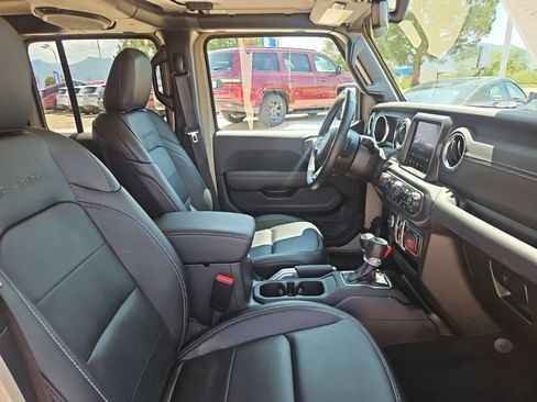 Used 2022 Jeep Wrangler Unlimited Sahara w/ Cold Weather Group AWD/4WD image 25