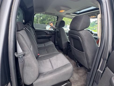 Used 2010 Chevrolet Avalanche LS w/ Interior Plus Package AWD/4WD image 10