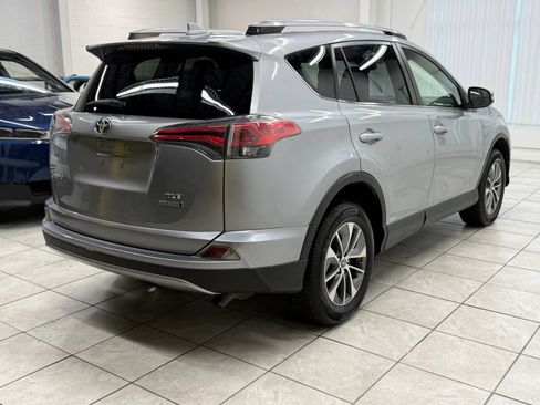 Used 2017 Toyota RAV4 XLE AWD/4WD image 8