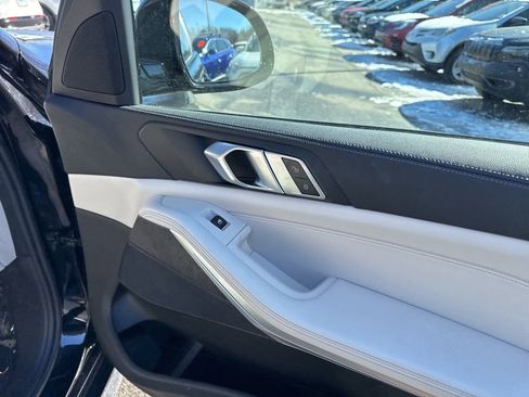 Used 2022 BMW X5 xDrive40i w/ M Sport Package image 19