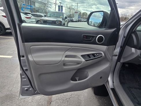 Used 2015 Toyota Tacoma 4x4 Double Cab w/ Limited Package image 16