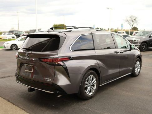 Used 2021 Toyota Sienna Platinum AWD/4WD image 5