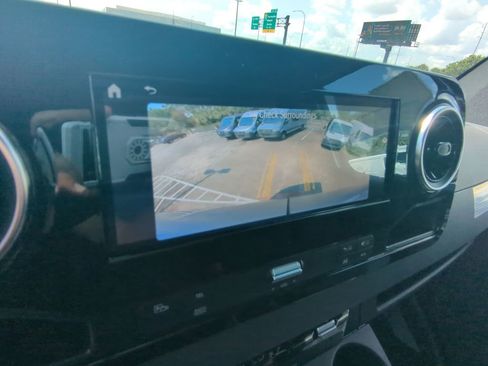 Used 2025 Mercedes-Benz Sprinter 2500 image 6