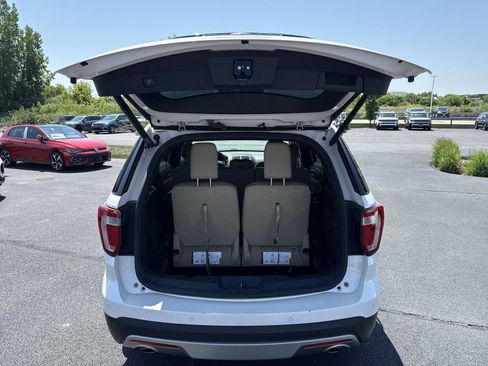 Used 2016 Ford Explorer XLT w/ Equipment Group 202A AWD/4WD image 26