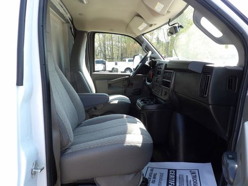 Used 2018 Chevrolet Express 3500 w/ Driver Convenience Package image 28