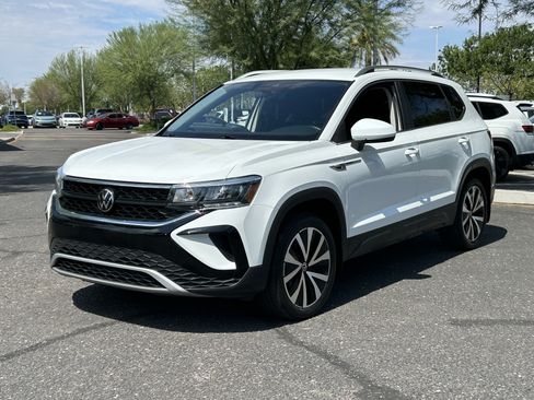 Certified 2024 Volkswagen Taos SE FWD image 31