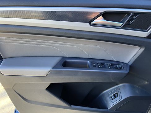 Used 2021 Volkswagen Atlas Cross Sport SE w/ Panoramic Sunroof Package image 14