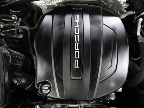 Used 2020 Porsche Macan AWD/4WD image 42