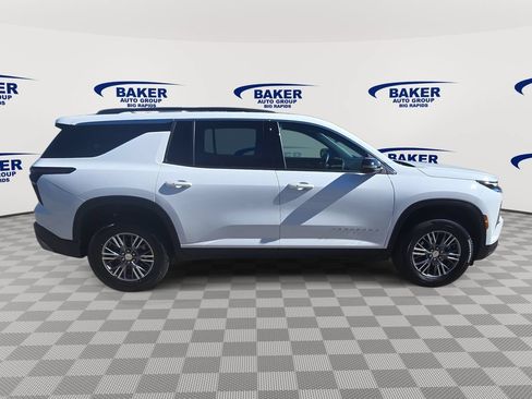 Used 2025 Chevrolet Traverse LT AWD/4WD image 2