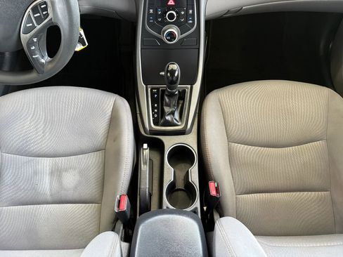 Used 2015 Hyundai Elantra SE FWD image 16
