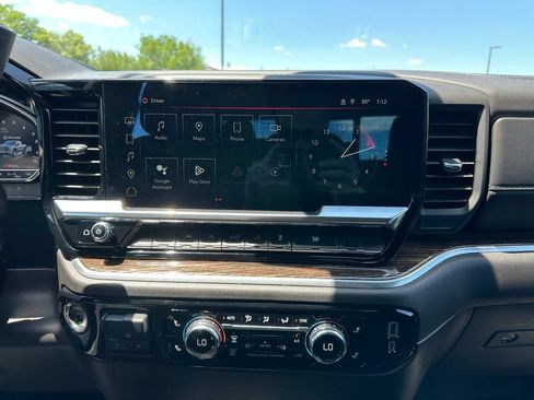Used 2024 GMC Sierra 1500 SLE w/ Preferred Package AWD/4WD image 9