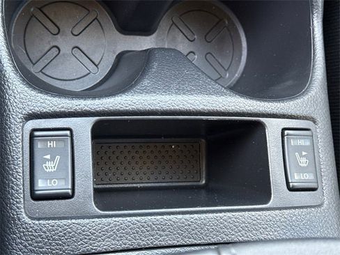 Used 2017 Nissan Rogue SV image 28