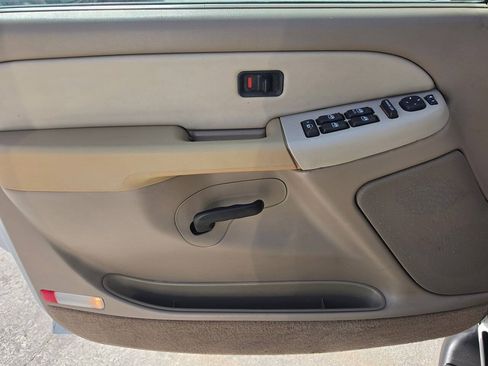 Used 2002 Chevrolet Suburban LS RWD image 18