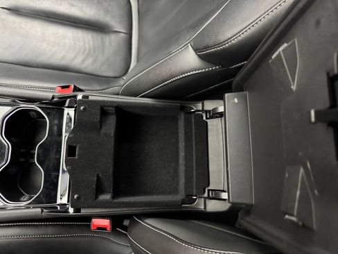 Used 2023 Jeep Grand Cherokee L Limited w/ Black Appearance Package image 32