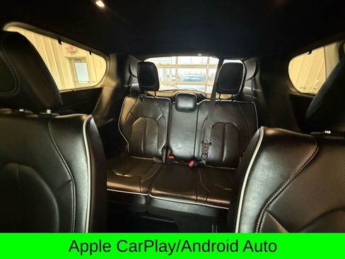 Used 2025 Chrysler Pacifica Limited image 17