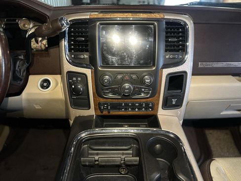 Used 2018 RAM 2500 Longhorn w/ Longhorn Southfork Package AWD/4WD image 18