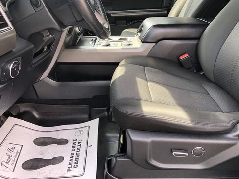 Used 2019 Ford Expedition XLT image 16