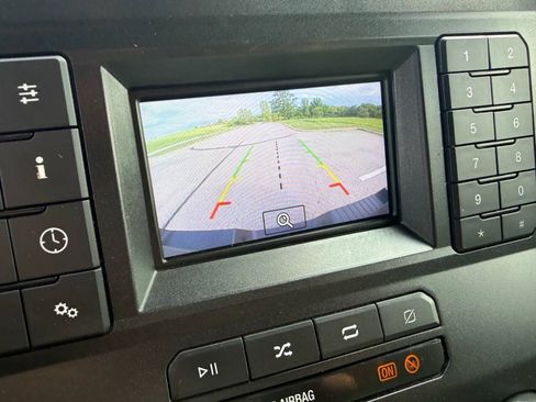 Used 2022 Ford F250 XL w/ Power Equipment Group AWD/4WD image 18