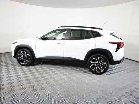 Used 2024 Chevrolet Trax RS FWD image 3