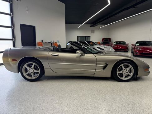 Used 2001 Chevrolet Corvette Convertible w/ Preferred Equipment Group2 RWD image 16
