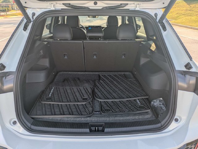 Used 2025 Volkswagen Tiguan SE R-Line FWD image 13