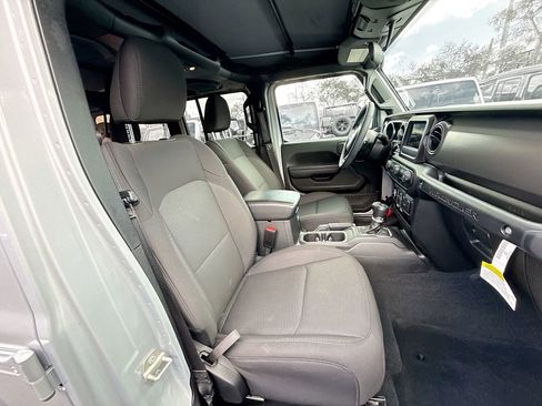 Used 2023 Jeep Wrangler Unlimited AWD/4WD image 32