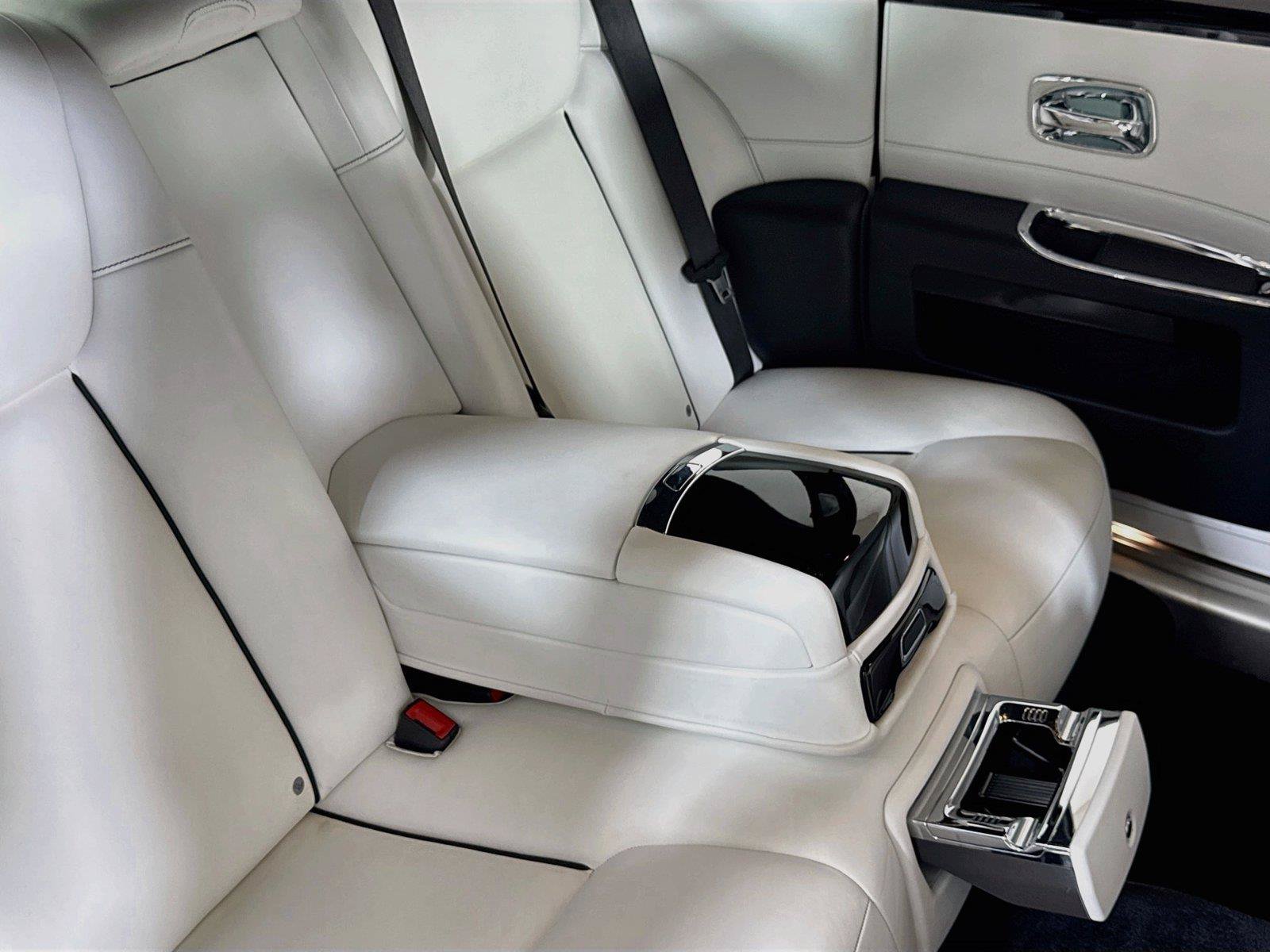 Used 2019 Rolls-Royce Ghost RWD image 31