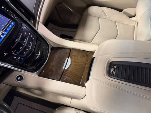 Used 2018 Cadillac Escalade ESV Premium Luxury AWD/4WD image 34