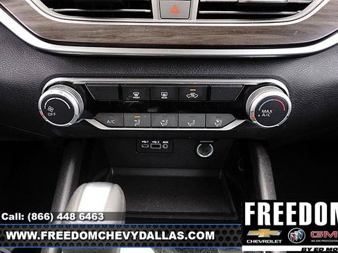 Used 2024 Nissan Altima 2.5 SV FWD image 18