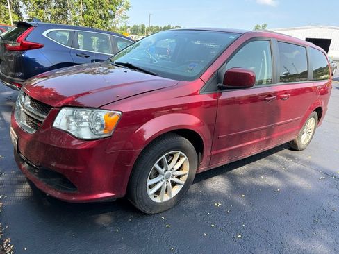 Used 2015 Dodge Grand Caravan SXT w/ UConnect Hands-Free Group FWD image 1