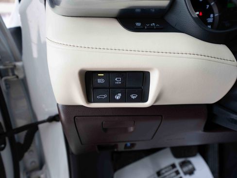 Used 2020 Toyota Highlander Limited AWD/4WD image 11