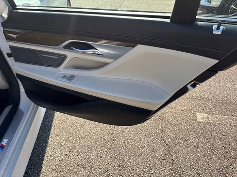 Used 2018 BMW 750i RWD image 16