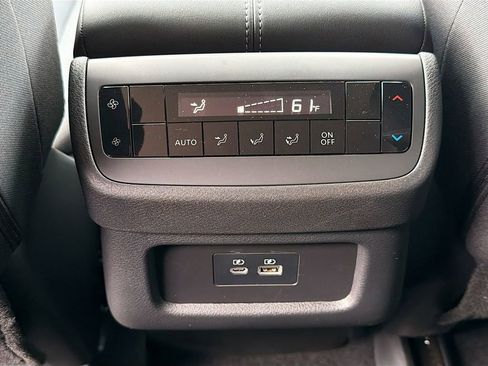 New 2025 Nissan Pathfinder SV w/ Black Appearance Package image 28