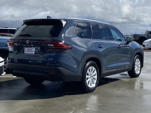 Certified 2025 Toyota Grand Highlander AWD image 3