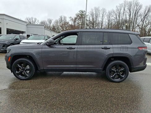 Used 2023 Jeep Grand Cherokee L Laredo AWD/4WD image 5