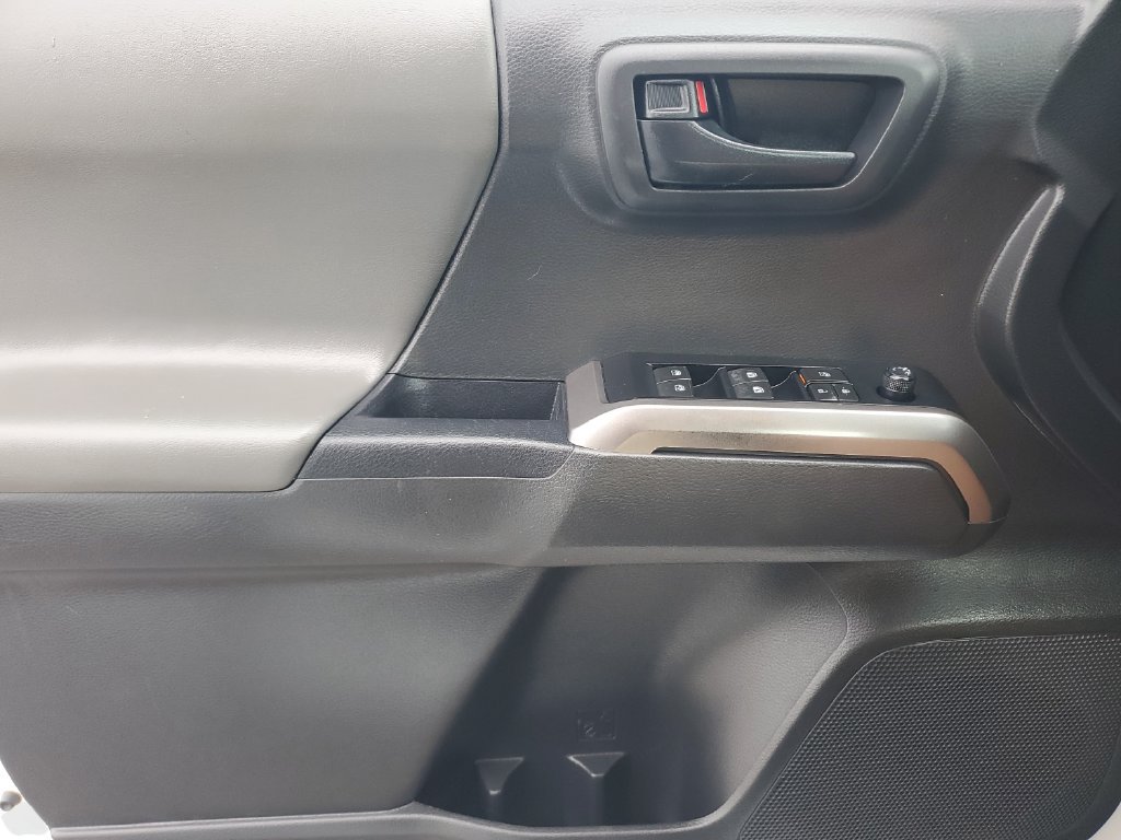 Used 2023 Toyota Tacoma SR5 RWD image 18