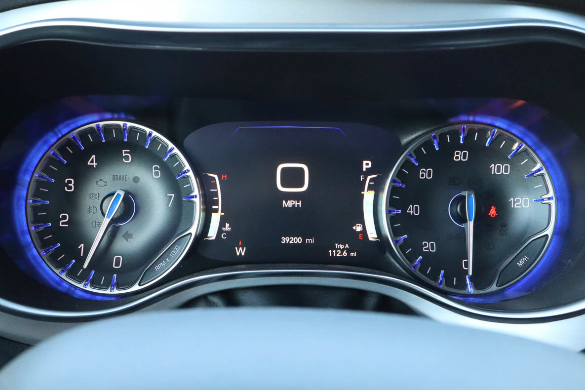 Used 2025 Chrysler Pacifica Limited FWD image 33