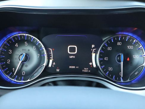 Used 2025 Chrysler Pacifica Limited FWD image 33