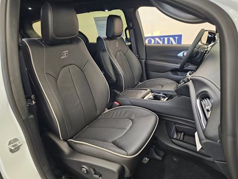 New 2026 Chrysler Pacifica Limited w/ S Appearance Package image 26