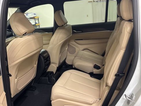 New 2025 Jeep Grand Cherokee L Limited image 21