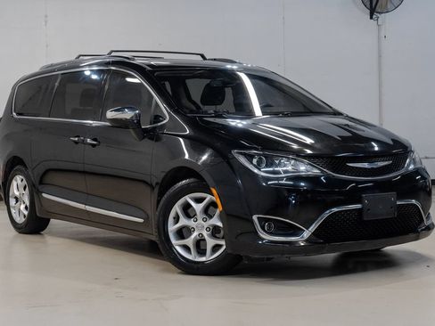 Used 2020 Chrysler Pacifica Limited FWD image 9
